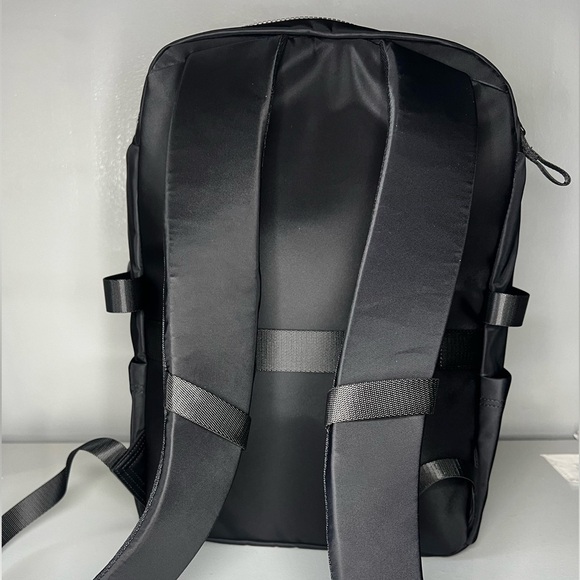 Lululemon New Crew Backpack 22L
Updated Black  UU - Picture 8 of 10